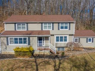 4 Hillside Ter, Hampton, NJ 08827