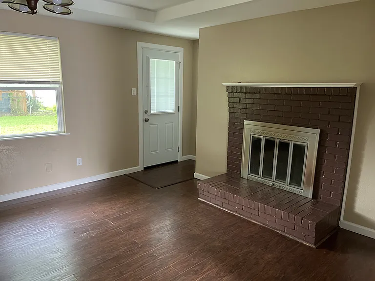 509 E Mesquite St — Photo 4
