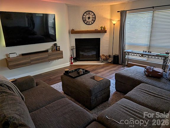 4th image of 1600 Sharon Rd W