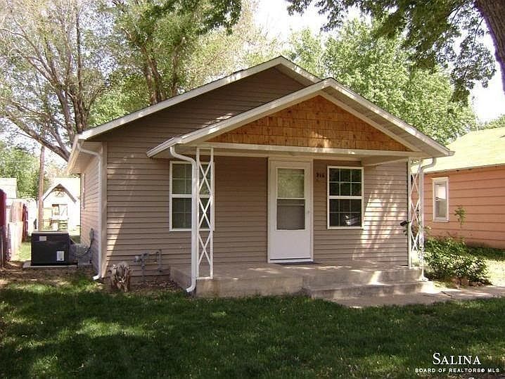 1st image of 916 N 11th St
