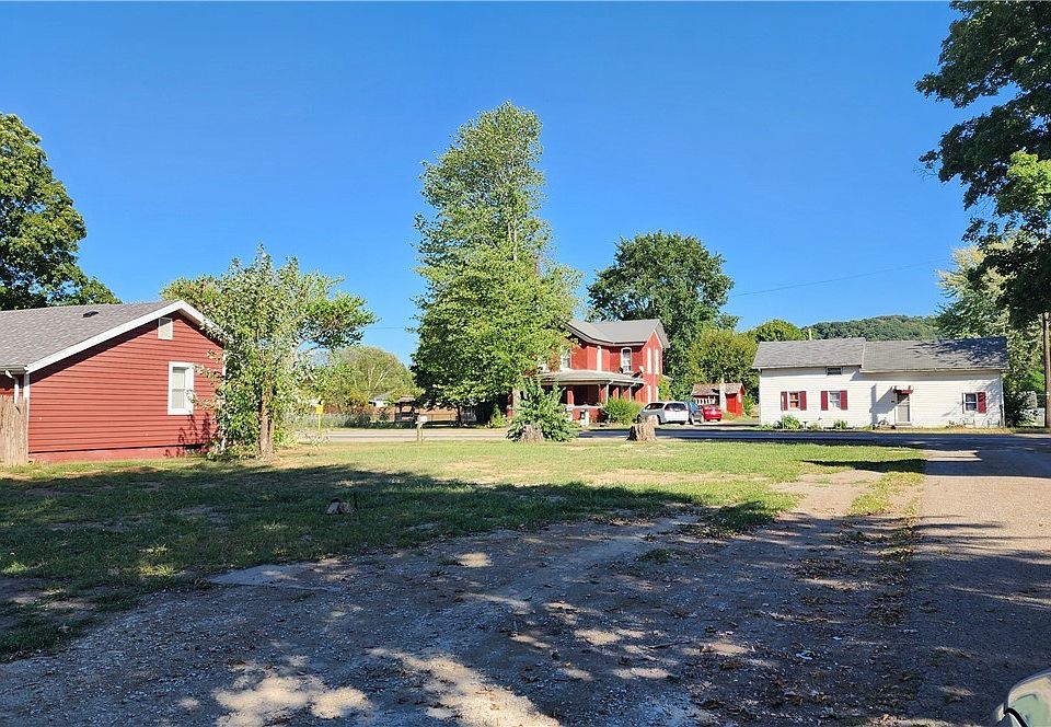 2nd image of 206 E Main St