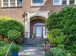 220 W Olympic Pl APT 105, Seattle, WA 98119