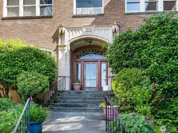 220 W Olympic Place #105, Seattle, WA 98119