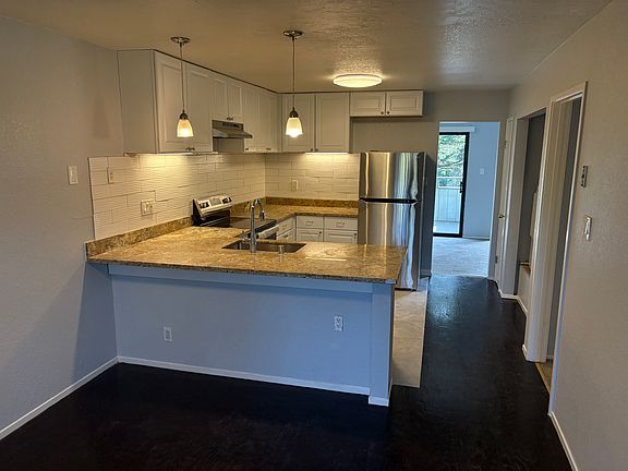 3rd image of 305 Innisfree Dr