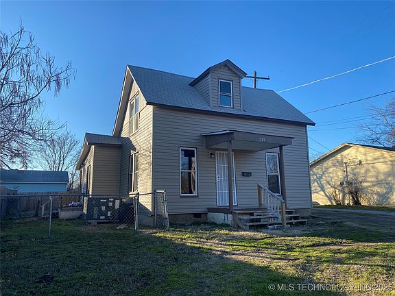 2nd image of 212 N Adams St