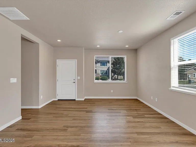 916 Garden Ct — Photo 39