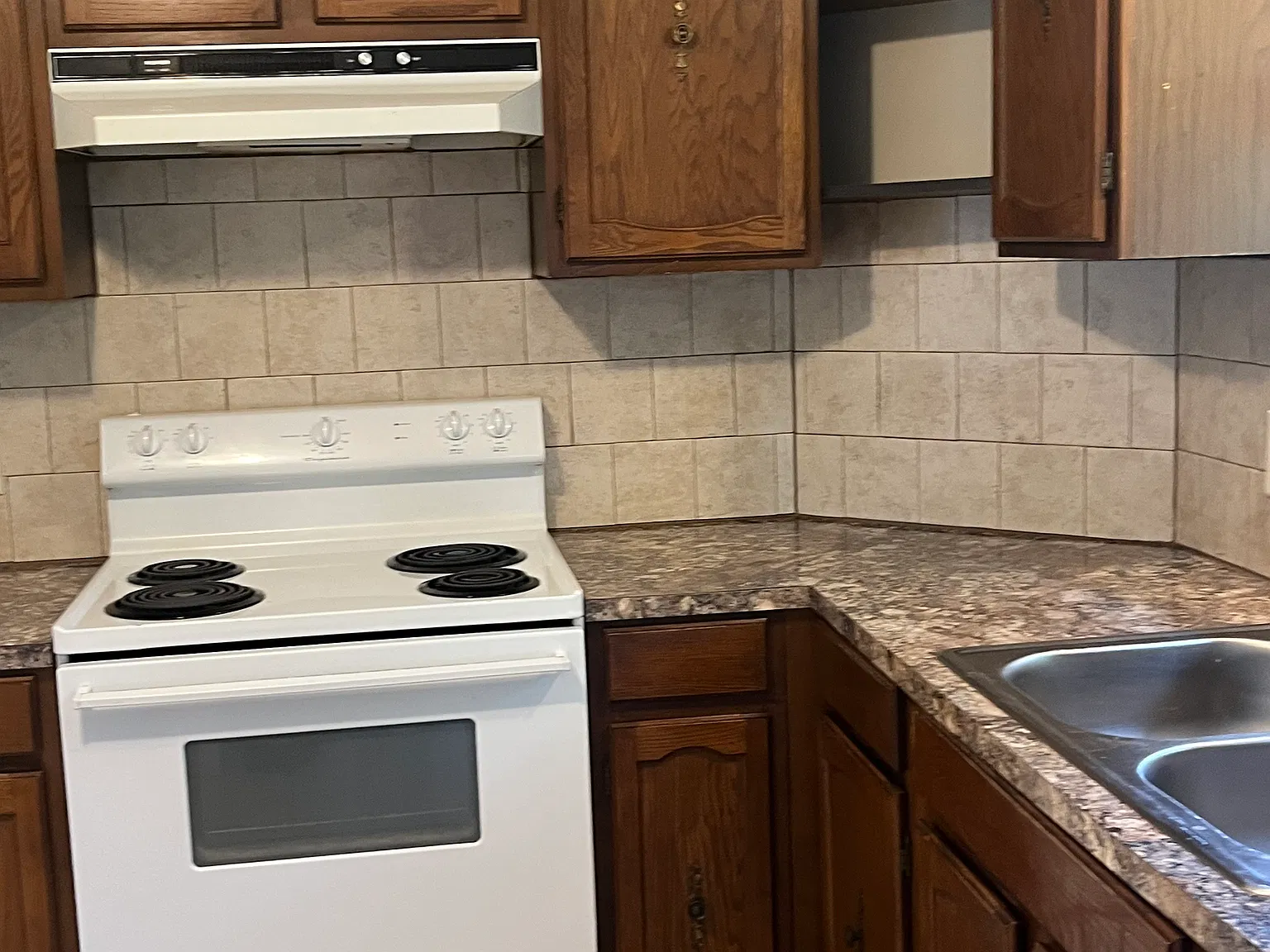 3 bed, 1.5 bath, 1200 sqft, $1,400 — Photo 2