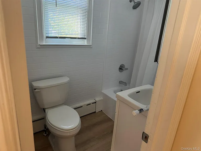 25 Robinson Ave — Photo 9