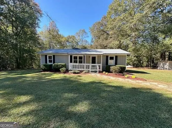 679 Coles Lake Rd, Carrollton, GA 30117