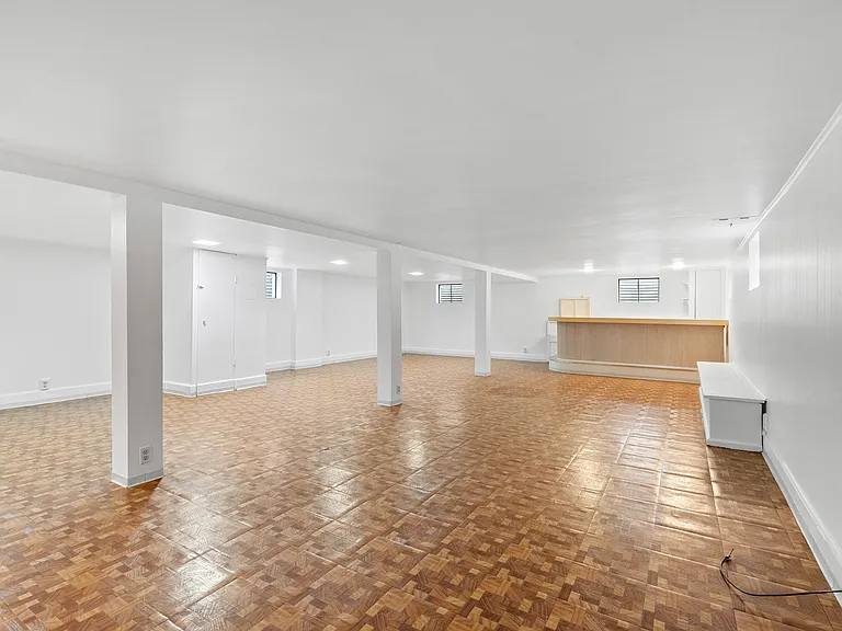 818 Leahy Cir — Photo 16