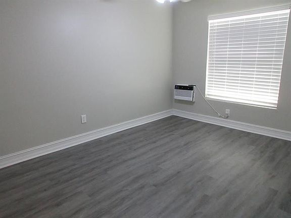 4th image of 417 N East St #37