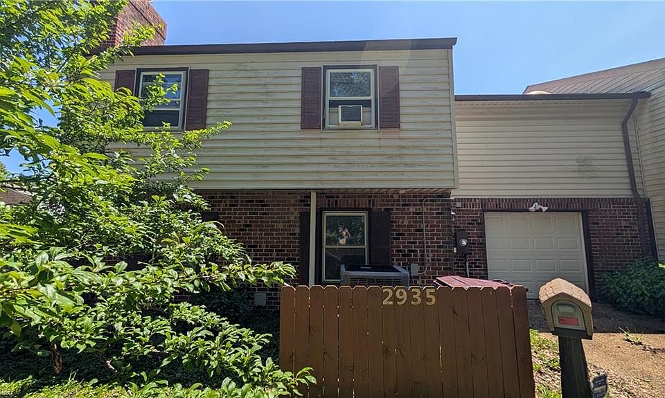 1st image of 2935 N Radcliffe Ln