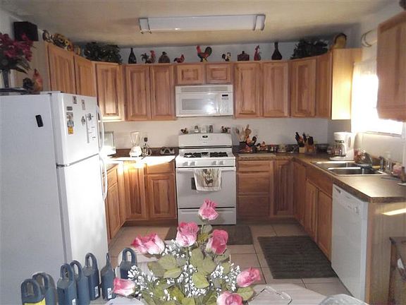 4th image of 15 Simpson Dr