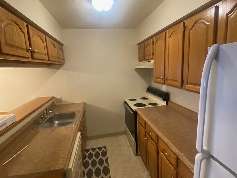 148 Sycamore St #16 — Photo 4