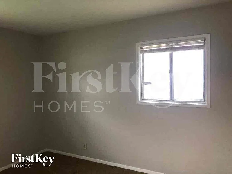 5050 Patricia St — Photo 9