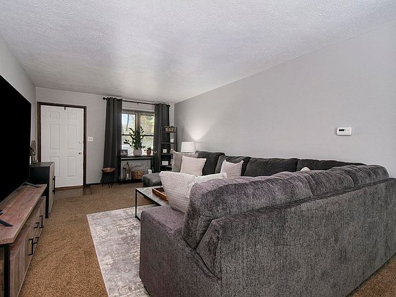 2nd image of 25609-25611 Thelmadale Dr