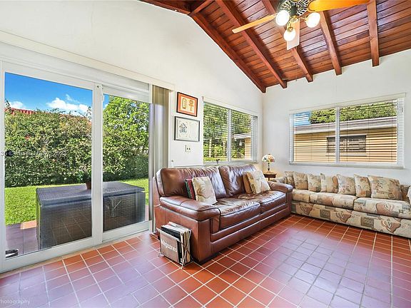 4th image of 48 Fonseca Ave