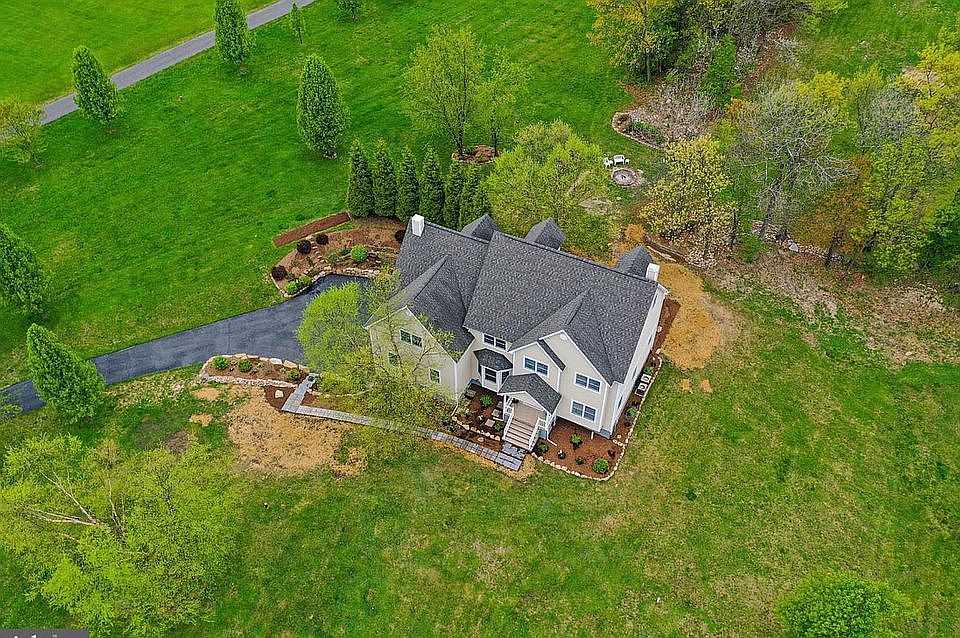1st image of 1366 Blue Mountain Dr