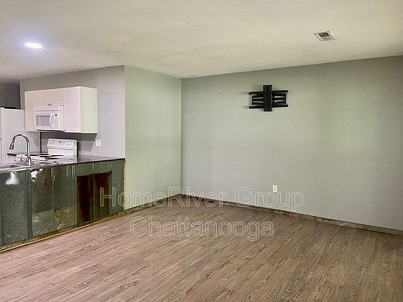 4th image of 1002 W Circle Dr