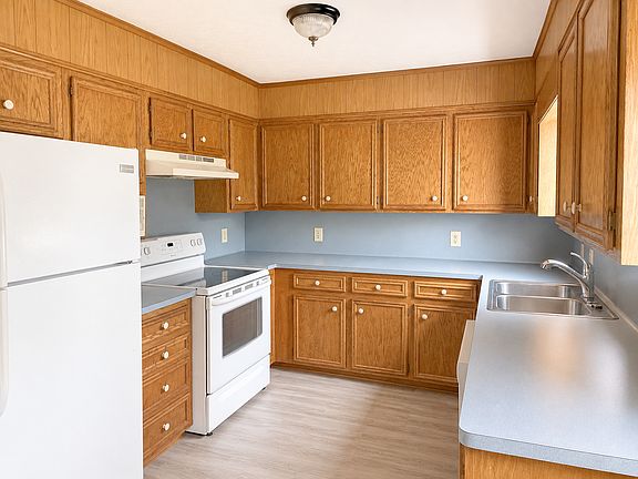 3rd image of 1113 Railroad St