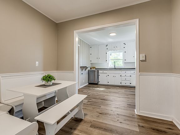 5th image of 1220 Garden Dr