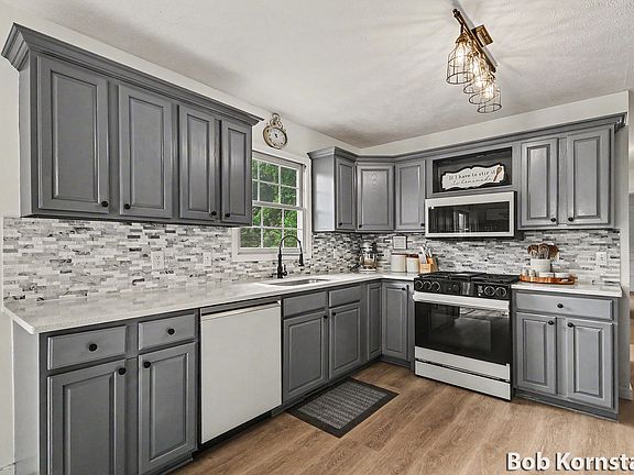 5th image of 4507 Rolling Ridge Dr
