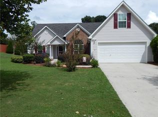 1224 Waterford Dr, Loganville, GA 30052
