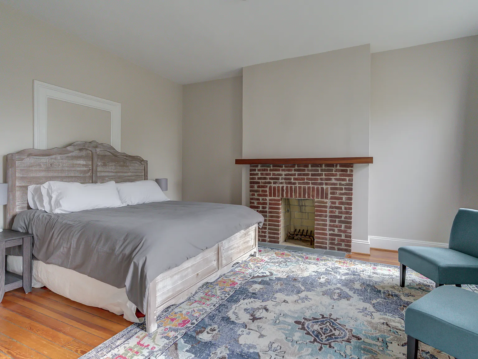 414 W Franklin St — Photo 3