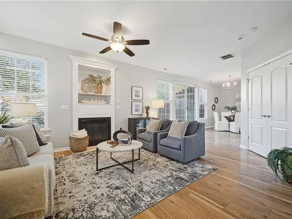 1057 Gamston Ln, Virginia Beach, VA 23455