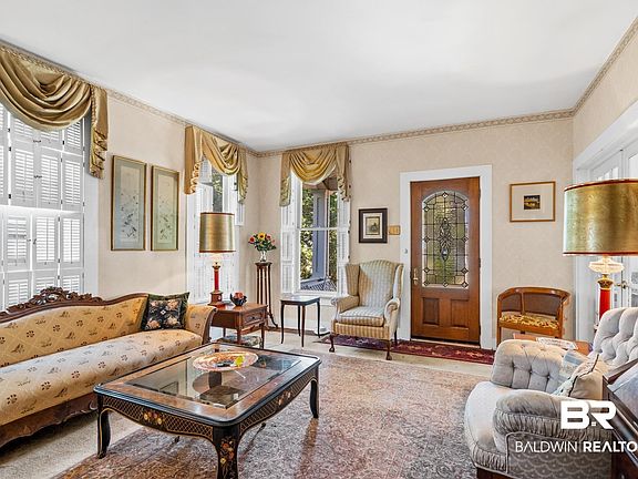 4th image of 108 Magnolia Ave