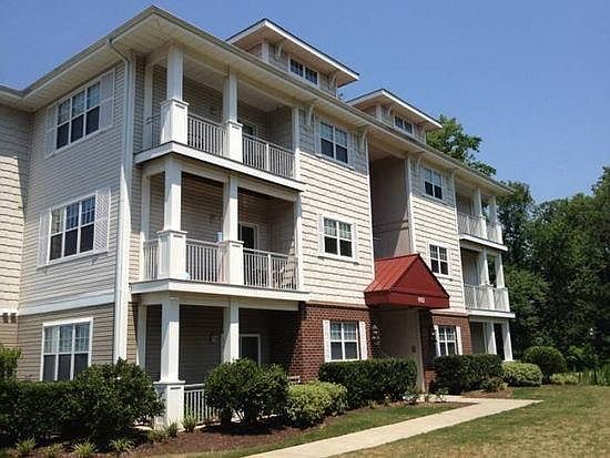 2nd image of 932 Southmoor Dr Unit 208