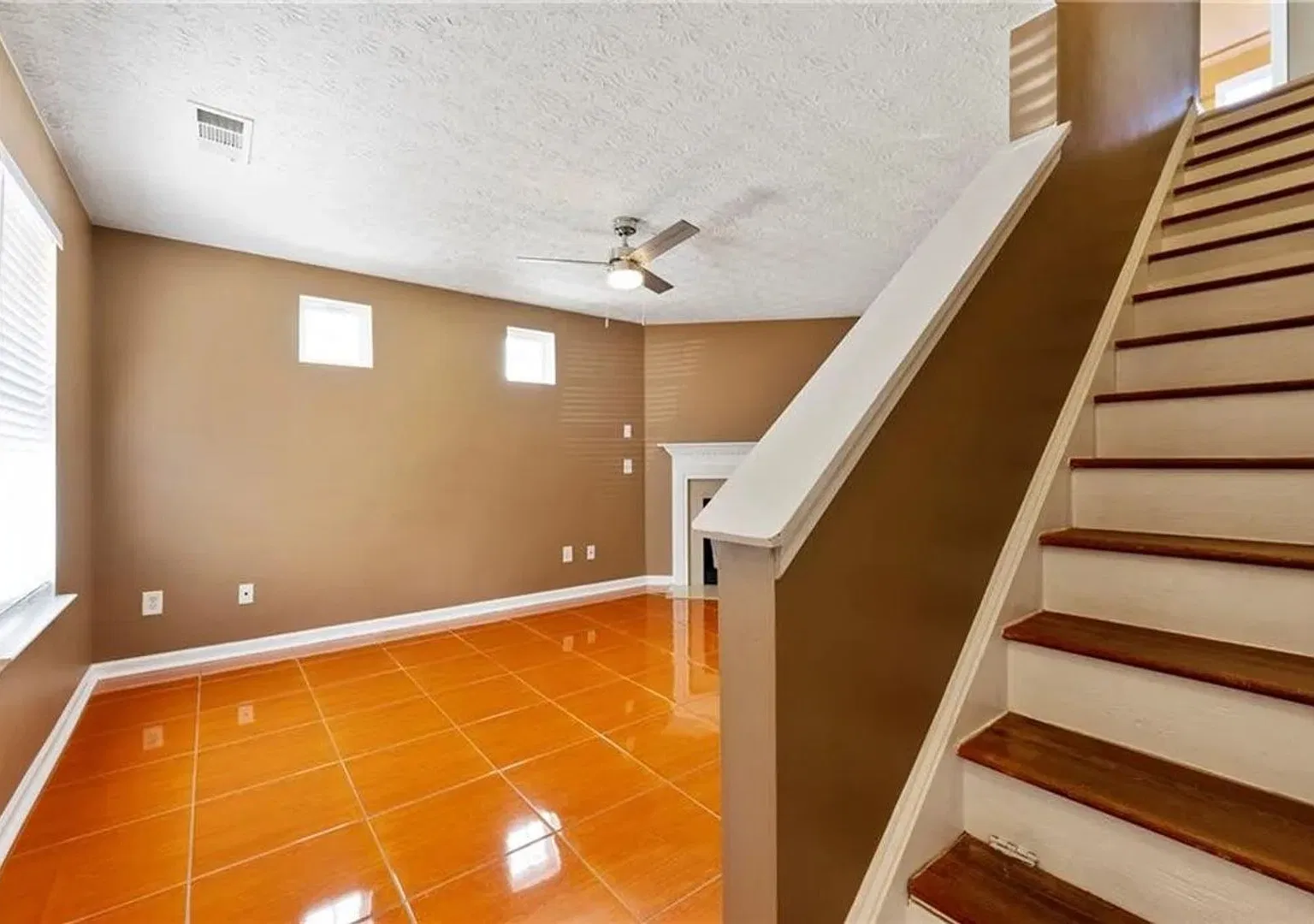 Upgraded 3BR/2.5BA | Fenced Yard, Sun Room, New SS Kitchen | Mountain Ridge, Cumming GA — Photo 4