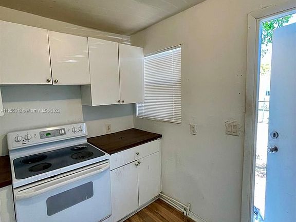 5th image of 906 4th St #C