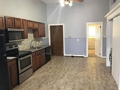 4th image of 196 N Pearl St #2