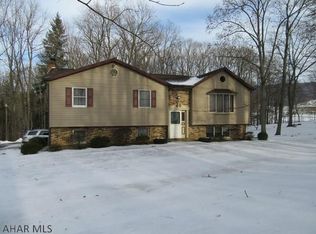 930 Summerland Ln, Tyrone, PA 16686