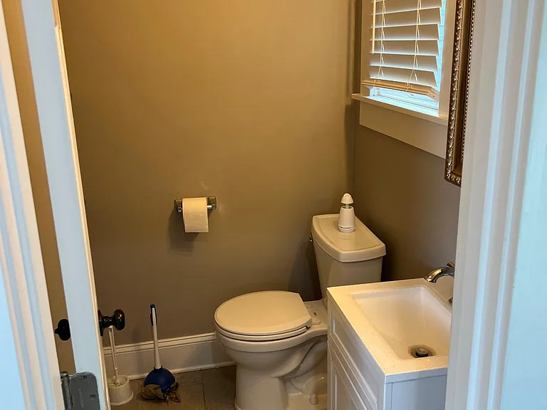 2247 N Capitol Ave — Photo 4