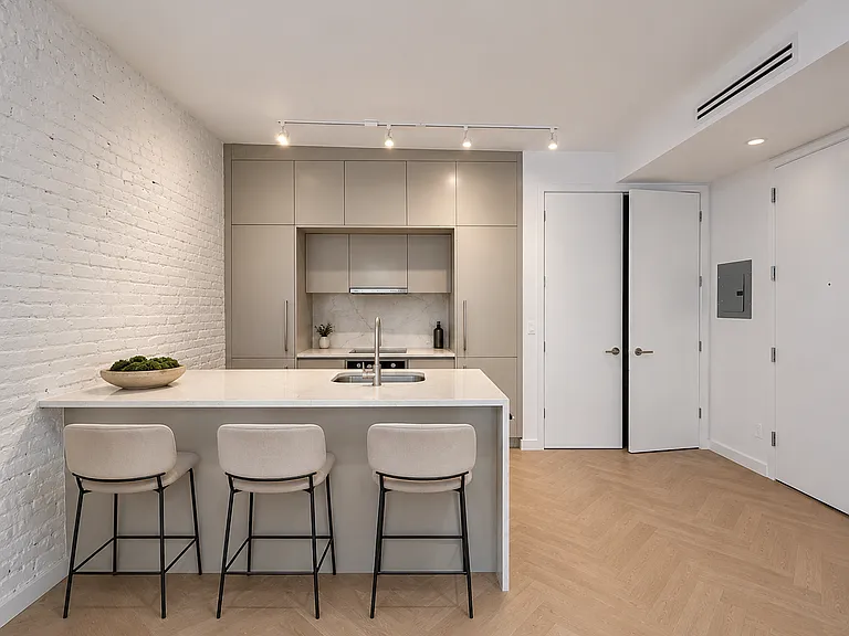 154 Franklin St #2F — Photo 3