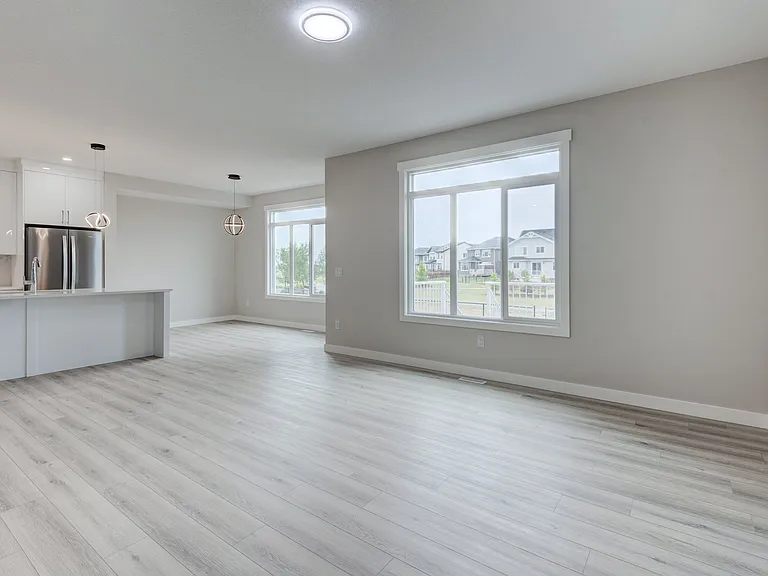 194 Kinniburgh Cres #194 — Photo 5