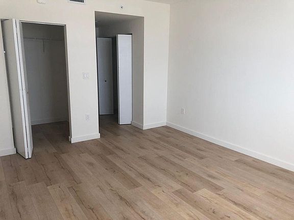 4th image of 1424 NE Miami Pl #2001