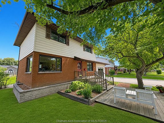 3rd image of 75 Warwick Dr