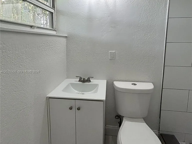 1265 SW 6th St #16 — Photo 6