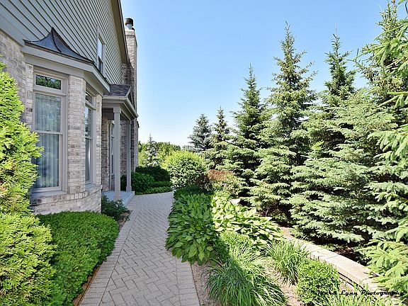 2nd image of 941 Oak Crest Ln