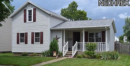 1st image of 758 2nd St SE