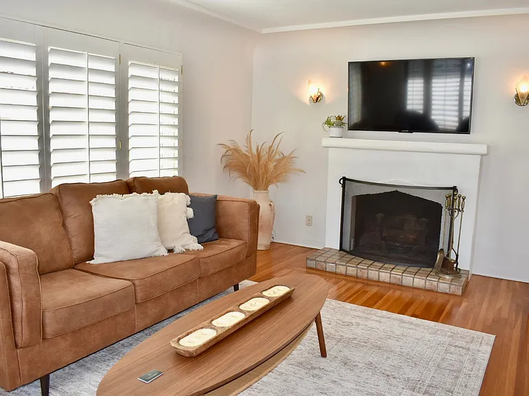 1030 W Redwood St #1 — Photo 3