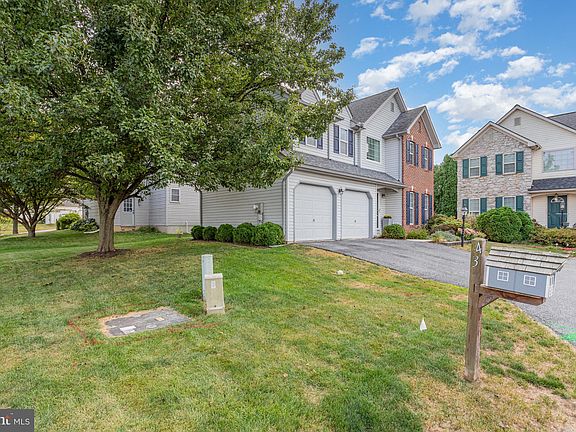 3rd image of 43 Apple Blossom Dr