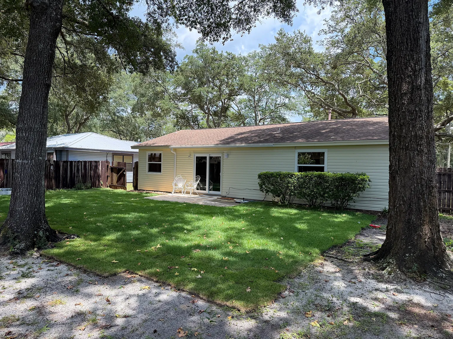 3 bed, 1100 sqft, $2,100 — Photo 3