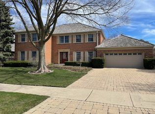 2457 Saranac Ln, Glenview, IL 60026