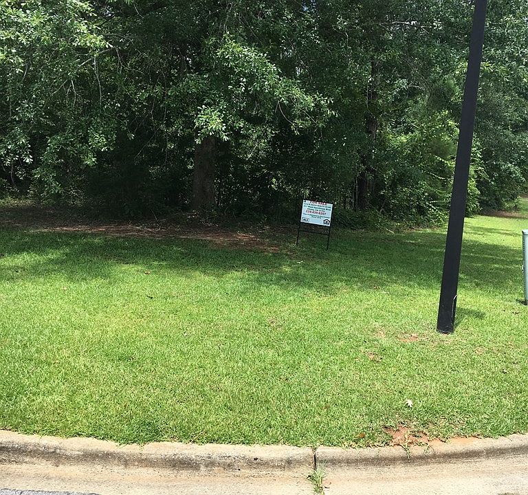 2nd image of 301 Las Brisas Ln