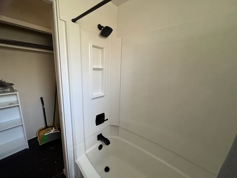 218 E Rochelle St #1 — Photo 3
