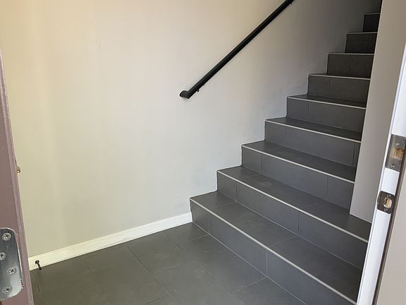 4th image of 2253 W Huntington Dr